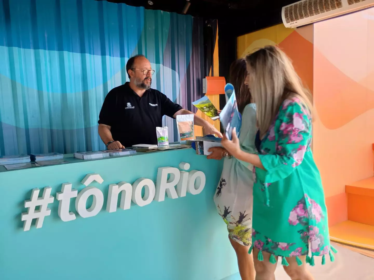 Secretaria de Turismo de Barra do Piraí participa de “Tô no Rio”, em Copacabana